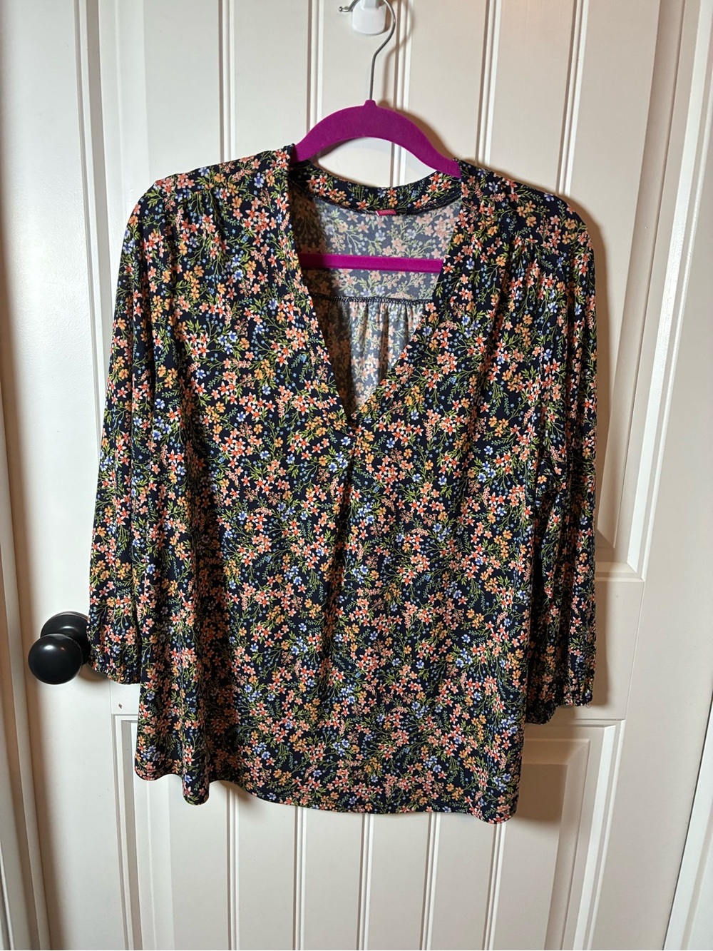 Vince Camuto Black Floral V-Neck 3/4 Sleeve Blouse